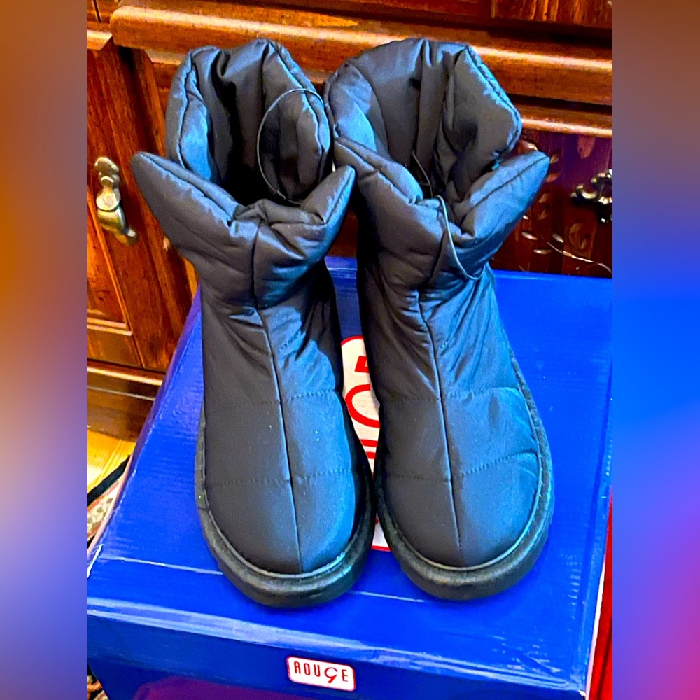Brand new fashion snow boots!Size 8